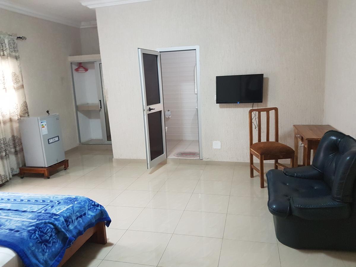 Hotel Ecole Avenida โลเม ภายนอก รูปภาพ