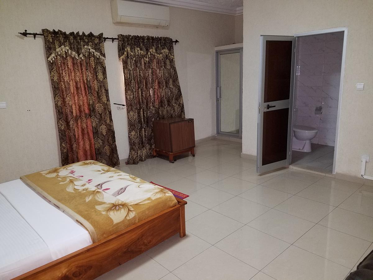 Hotel Ecole Avenida โลเม ภายนอก รูปภาพ